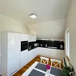 Mitte Apartman *